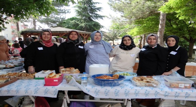 Gazimihal Ortaokulunda yılsonu hayır panayırı yapıldı