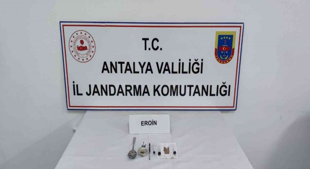 Gazipaşada uyuşturucudan aranan şahıs yakalandı