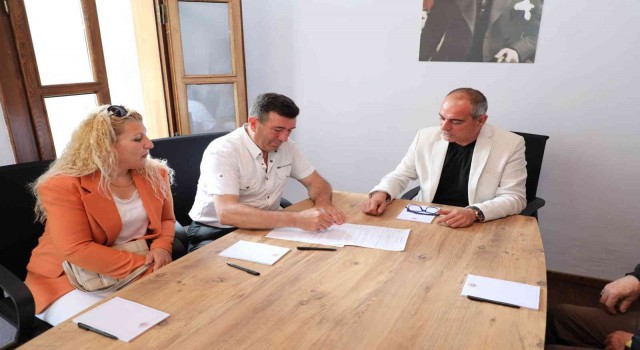 Gemlik Belediyesinin ödüllü Kentsel Tasarım Projesi “Gemlik Yeniden” için ilk imzalar atıldı