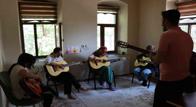 Gençlerin ikinci adresi, gençlik merkezleri oldu