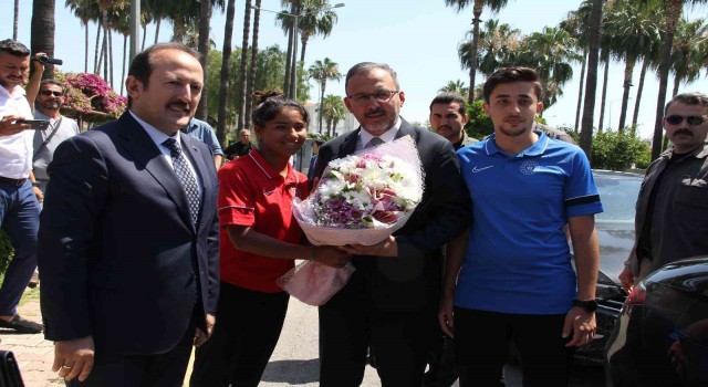 Gençlik ve Spor Bakanı Kasapoğlu Mersinde