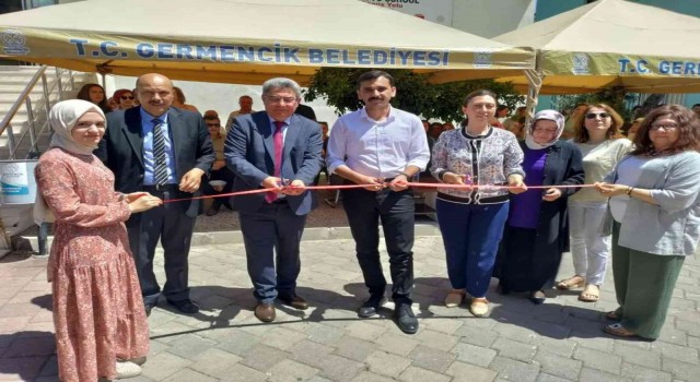 Germencikte Halk Eğitim Merkezi Müdürlüğü kursiyerleri hünerlerini sergiledi
