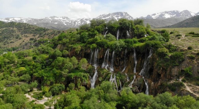 Girlevik Şelalesine ziyaretçi akını