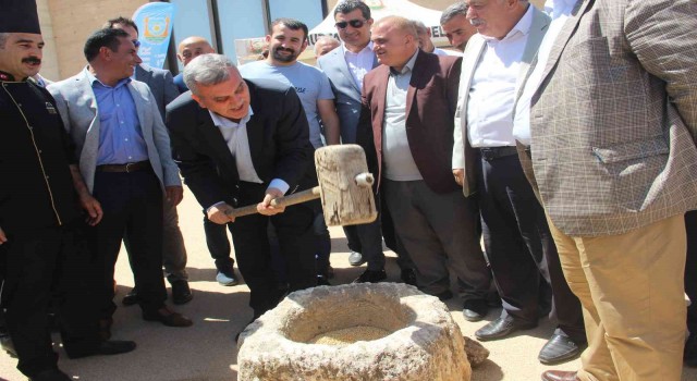 Göbeklitepede davullu zurnalı buğday şenliği