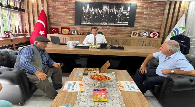Gölbaşında belediyeyi ziyaret edenlere jelibon ikramı