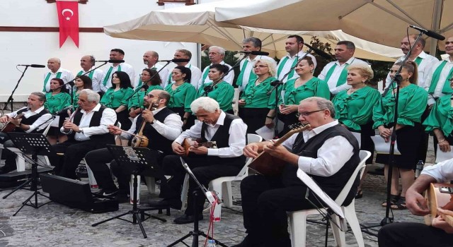 Gölcük Belediyesi Türk Halk Müziği Korosundan konser