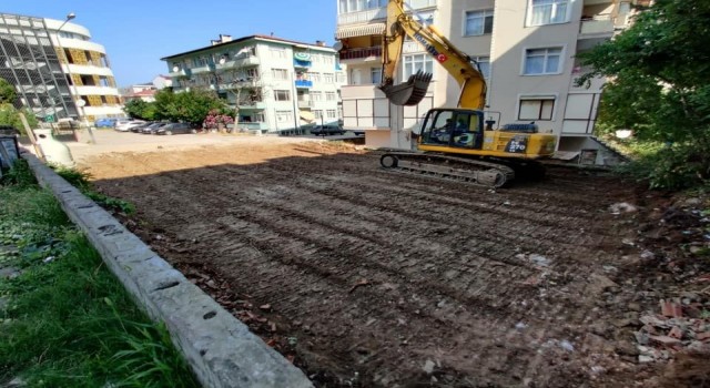 Gölcükte metruk binalar yıkılıyor