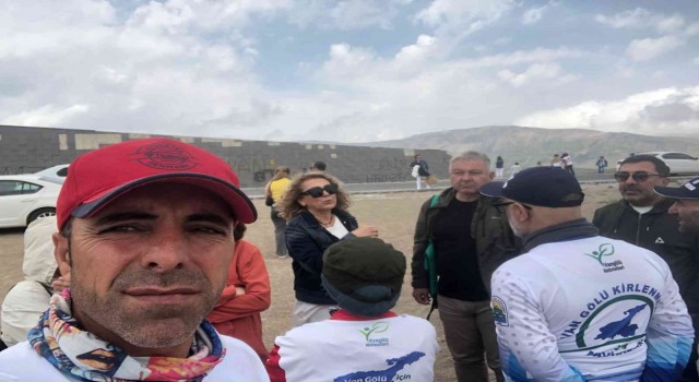 Gönüllü Aktivistlerden, 2 bin 250 rakımda çevre bilinci