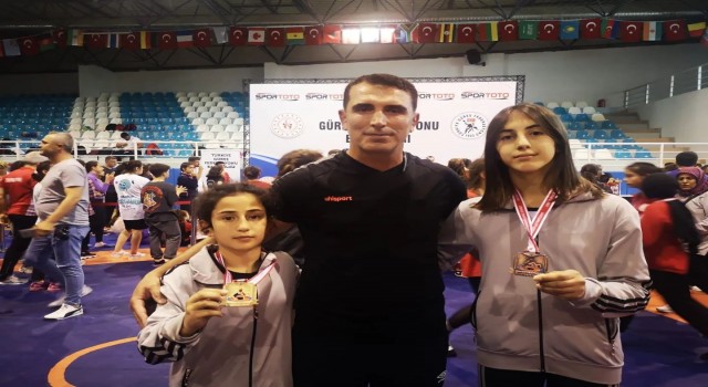 Güreşçi kızlar 2 madalya kazandı