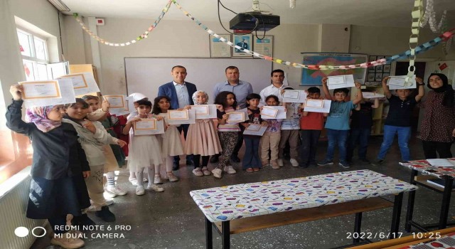 Güroymakta 2 bin 397 öğrenci karne heyecanı yaşadı