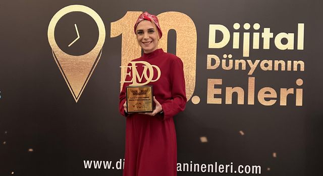 Haberlercom CEO'su Sümeyra Teymur, "Yılın Haber Yöneticisi" ödülünü aldı