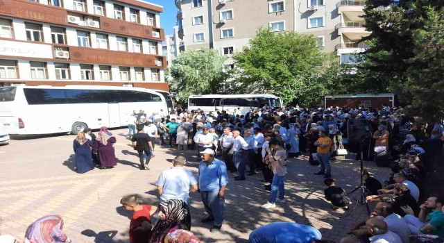 Hacı adayları dualarla uğurlandı