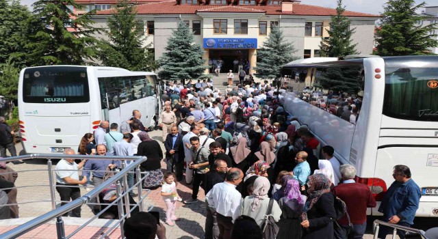 Hacı adaylarının yıllardır beklediği yolculuk başladı