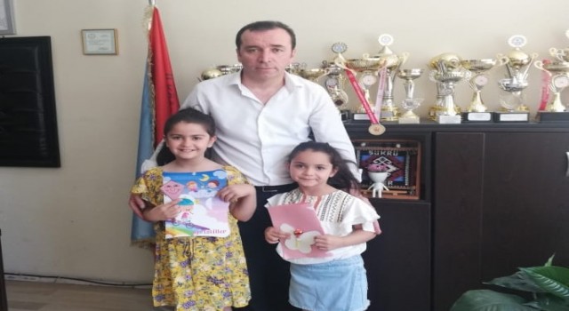 Hakkari Şehit Selahattin İlkokulunda karne heyecanı