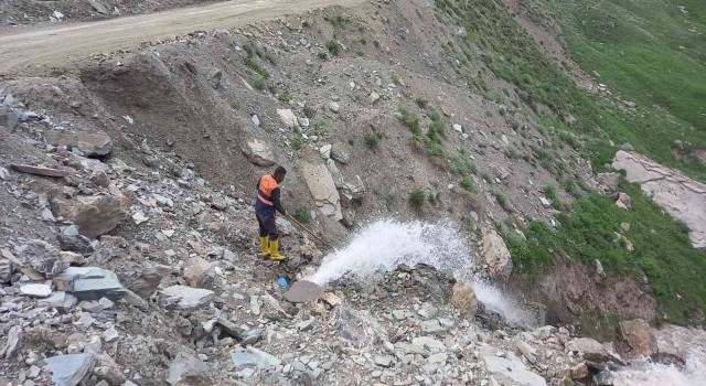 Hakkaride iki mahalleye su verilemiyor