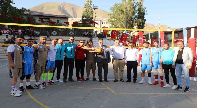 Hakkaride ‘Sokak Voleybol Turnuvası başladı