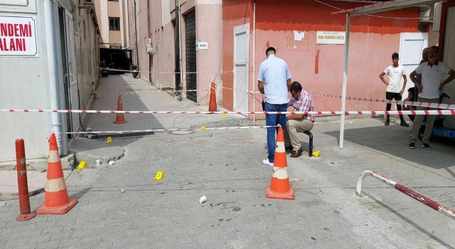 Hastane bahçesinde silahlı kavga: 2 yaralı