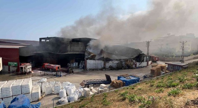 Hatayda antrepoda çıkan yangın kısmen kontrol altına alındı