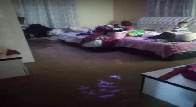 Hatayda evleri su bastı