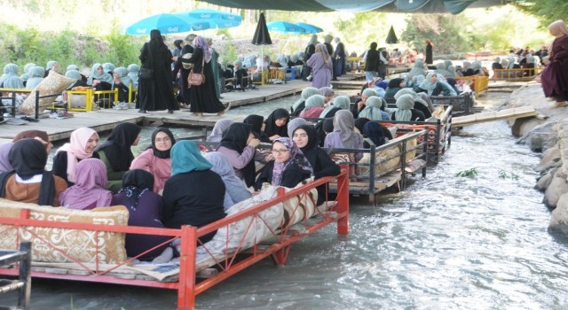 Hayırsever iş insanından 850 yatılı Kuran kursu öğrencisine yemek ziyafeti