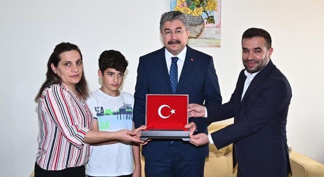 Hayrat Derneği, Osmaniye'de Şehit Ailelerini Onurlandırdı