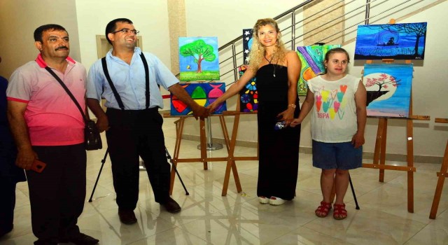 Hem eserlerini sergilediler hem de eğlendiler