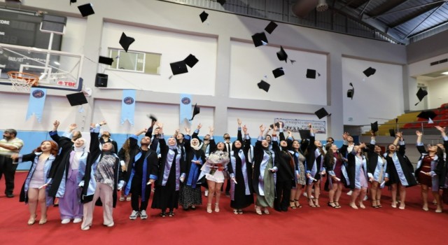 Hemşirelik Fakültesi öğrencileri ant içerek mezun oldu