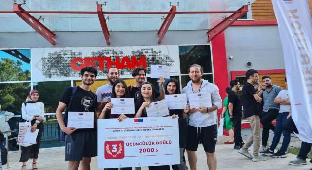 HKÜlü öğrenciler Şehrin ayakkabısını tasarladı