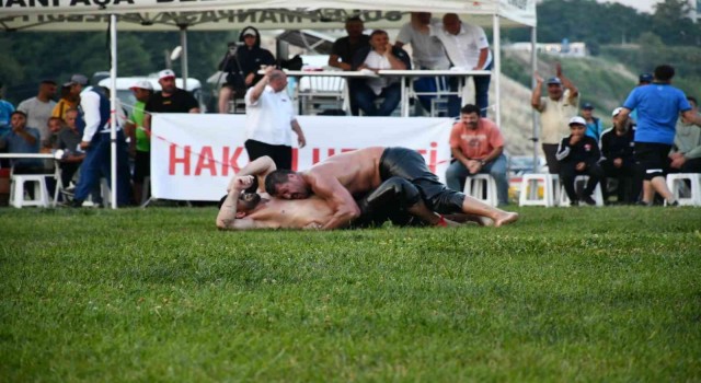 Hüseyin Pehlivan Yağlı Güreşlerinin şampiyonu Recep Kara oldu