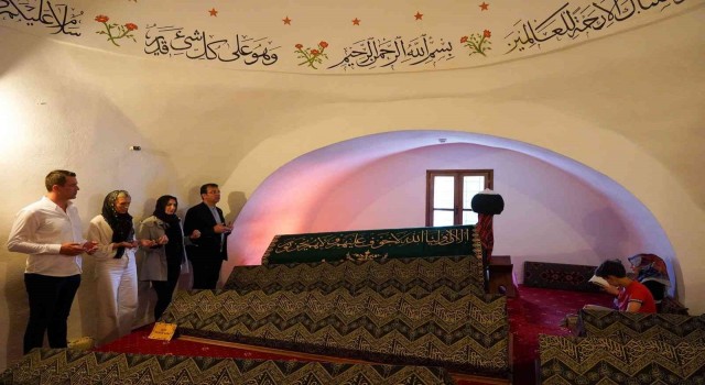 İBB Başkanı Ekrem İmamoğlundan Şeyh Edebali ve Ertuğrul Gazi türbelerine ziyaret