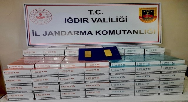 Iğdırda yapılan operasyonda kaçak 4 bin elektronik sigara kartuşu, 2 adet külçe altın ele geçirildi