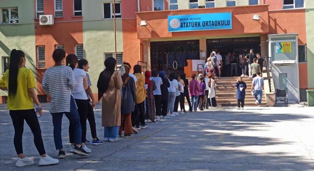 İki dakika ile sınavı kaçırdı gözyaşlarına boğuldu