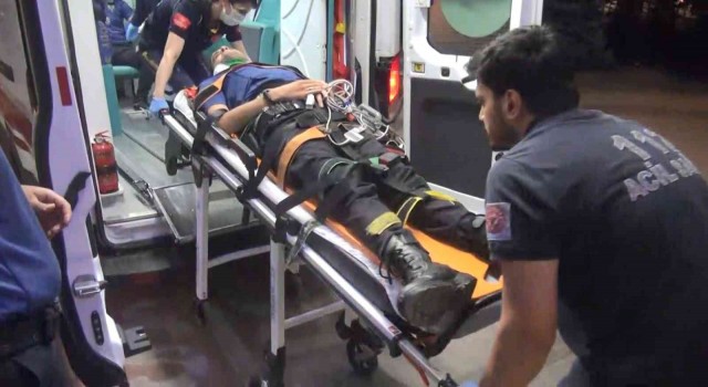 İki grup arasında çıkan kavgada olaya müdahale eden polisler yaralandı