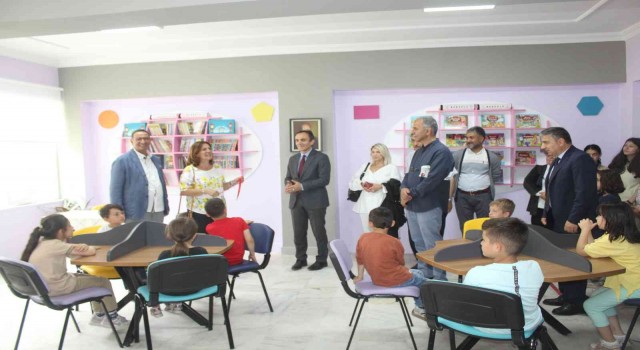 İneboluda ilkokula kazandırılan kütüphane törenle açıldı