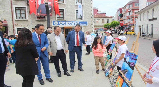 İneboluda öğrenciler, resimleri ile beğeni topladı