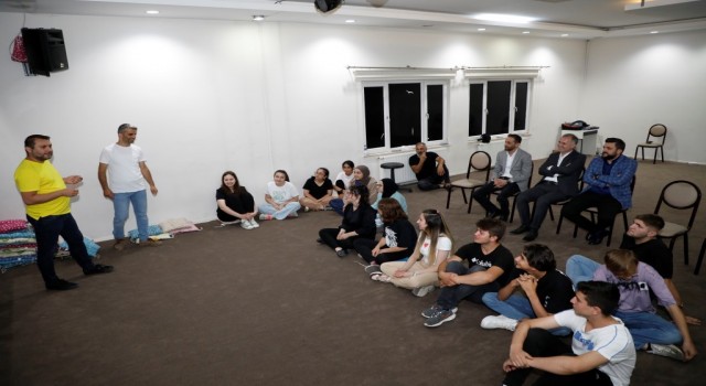 İnegöl Şehir Tiyatrosuna doğaçlama eğitimi