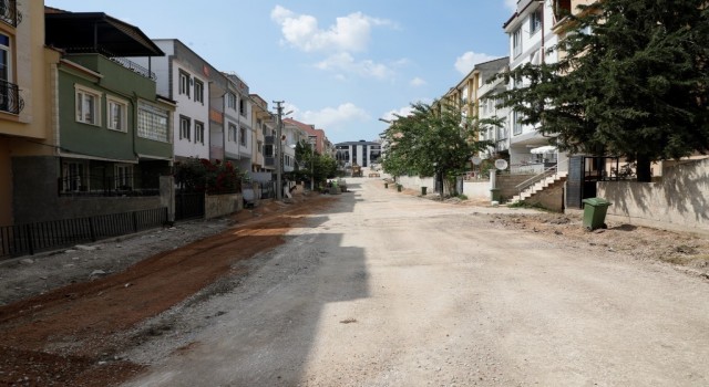 İnegölde 21 sokakta kaldırımlar yenilendi
