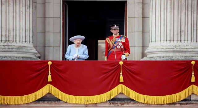 İngiltere Kraliçesi II Elizabeth, St Paul Katedralindeki Şükran Günü ayinine katılmayacak