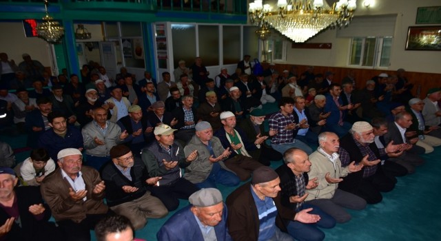 İnönüde 3 bin kişi yağmur duası için bir araya geldi