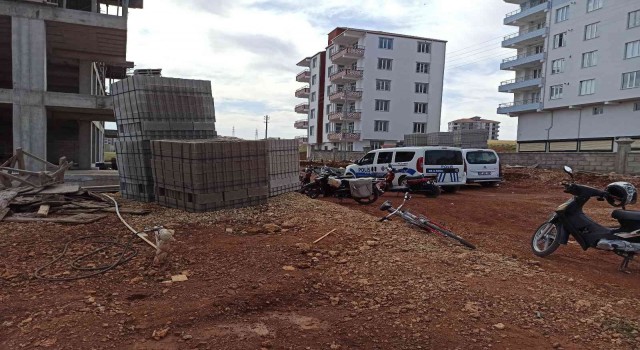 İnşaatın 4. katından düşen işçi ağır yaralandı