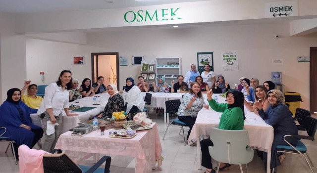 İpek kozalar Osmangazide renklendi