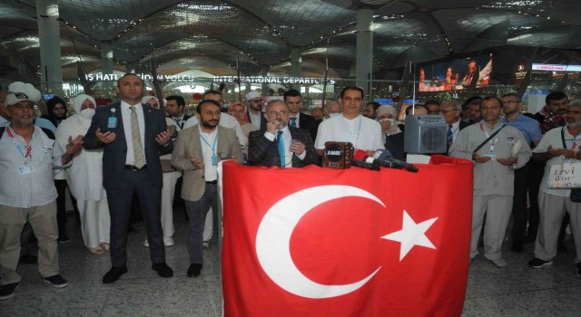 İstanbul Havalimanından ilk hac kafilesi dualarla uğurlandı