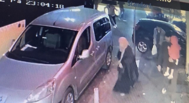 İstanbulda 22 yaşındaki genci öldüren katil zanlısı yakalandı: Cinayet anları kamerada