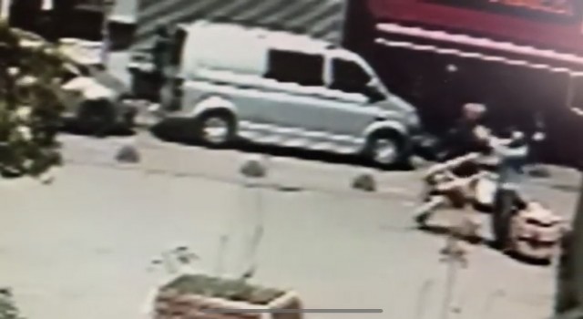 İstanbulda cinayetle biten kavga kamerada: 82 yaşındaki adamı kalbinden bıçakladı