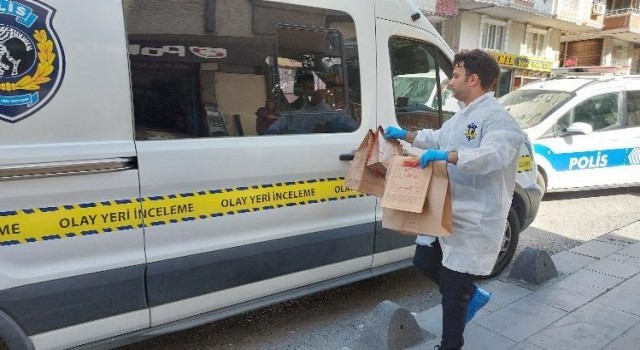 İstanbulda filmleri aratmayan operasyon: Kuyumcu aracından 9 kilo altın yağmalayanlar Küçükçemecede yakalandı