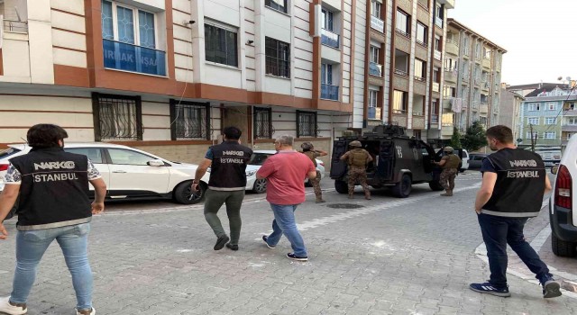 İstanbulda uyuşturucu tacirlerine helikopter destekli eş zamanlı operasyon