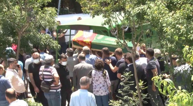 İtalyadaki helikopter kazasında hayatını kaybeden Altuğ Erbil toprağa verildi