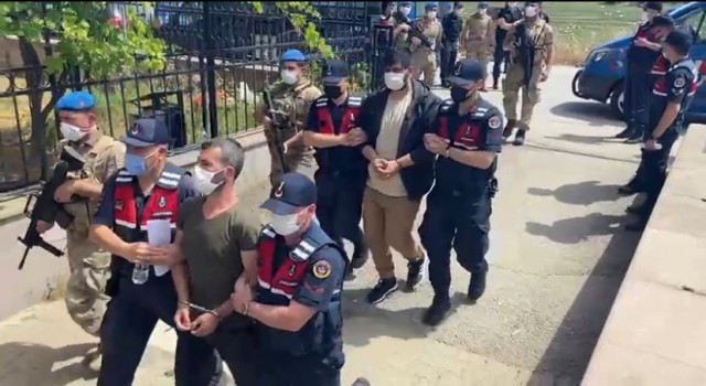 İzmirde 10 firari zanlı JASATtan kaçamadı