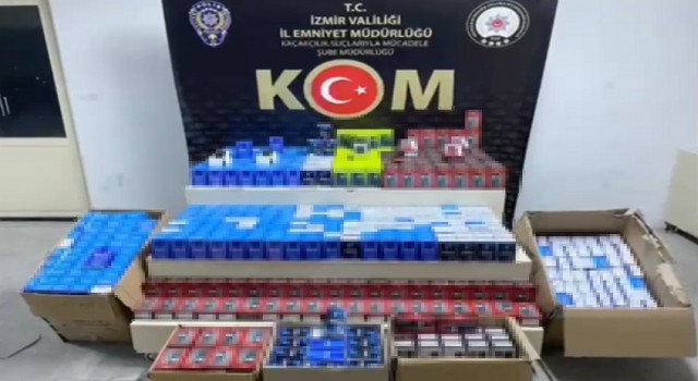 İzmirde bin adet gümrük kaçağı cep telefonu ele geçirildi