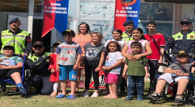 İzmirde jandarmadan özel öğrencilere trafik eğitimi
